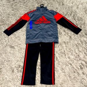 NEW- Adidas set-Size 7